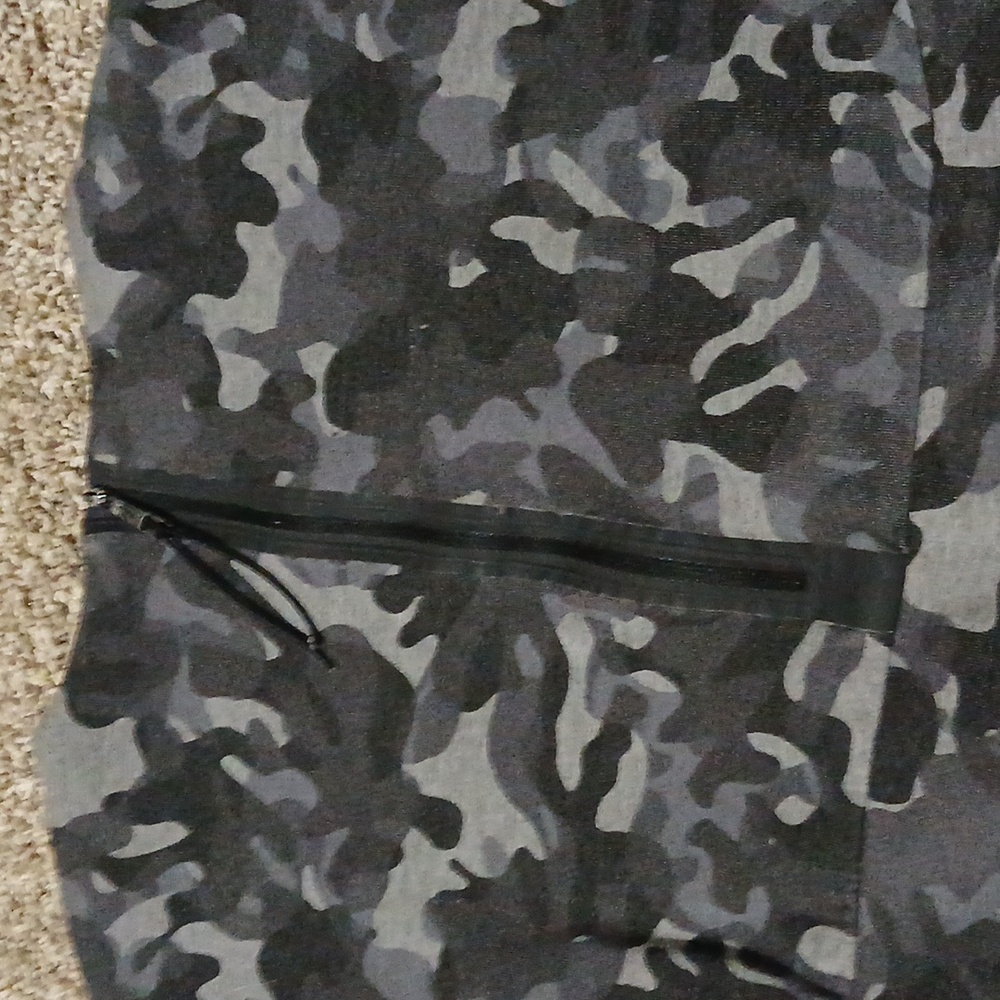 Nike - Picture 3 of 4